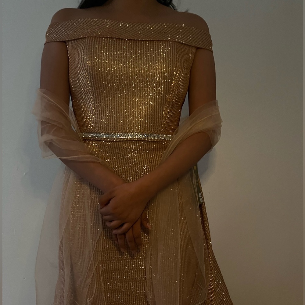 Rose gold shimmering mermaid dress with a long drape✨